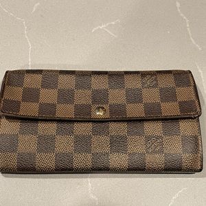 Louis Vuitton Authentic Sarah Portefeiulle Wallet Damier Ebene LV